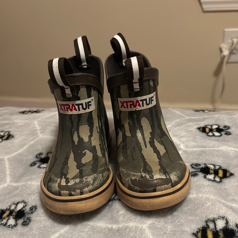 Xtratuf boots size 9c